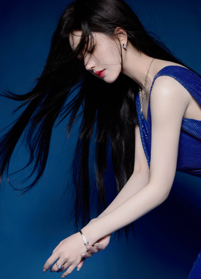 露全胸襟t恤网站不朽情缘首页免费(图1)